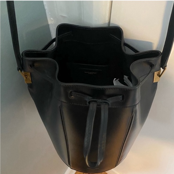 Elegant Black Leather Bucket Bag - Picture 5 of 5